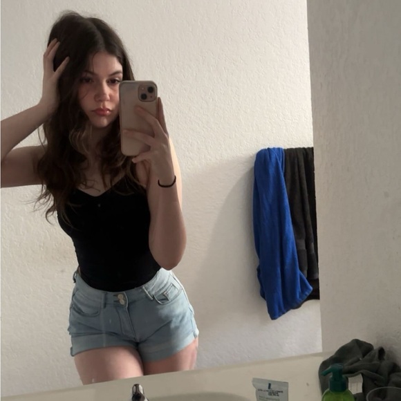 Meet your Posher, Angelina - Picture 2 of 5